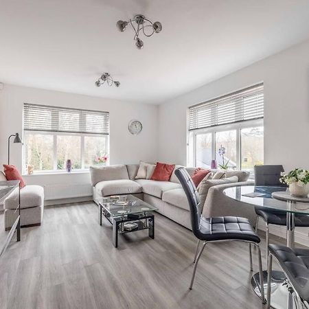 Stylish Home @ Virginia Water Lake & Free Parking Englefield Green 外观 照片
