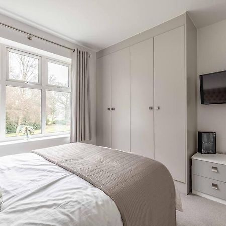 Stylish Home @ Virginia Water Lake & Free Parking Englefield Green 外观 照片