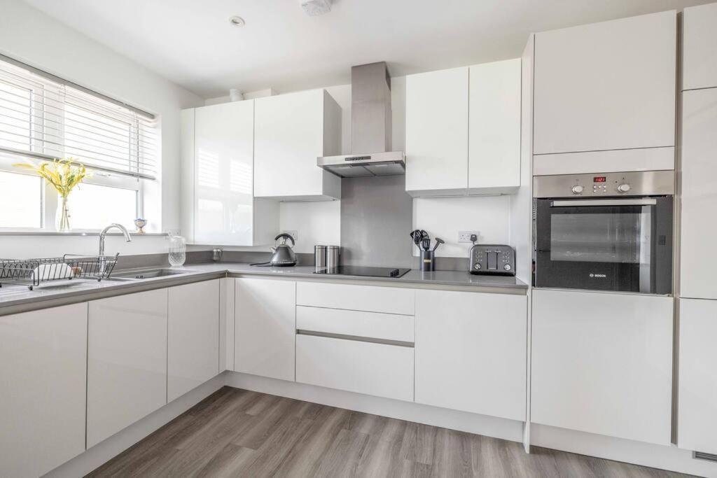 Stylish Home @ Virginia Water Lake & Free Parking Englefield Green 外观 照片