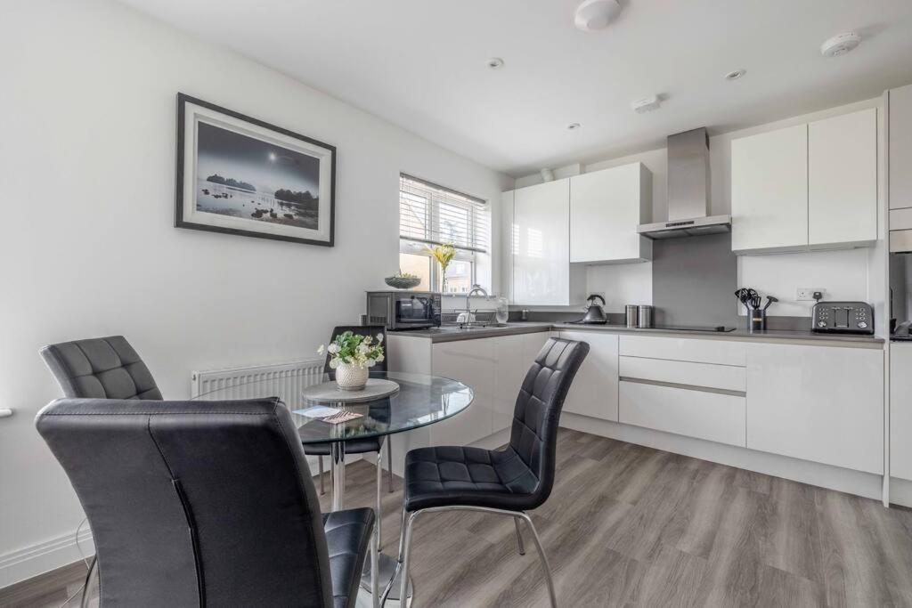 Stylish Home @ Virginia Water Lake & Free Parking Englefield Green 外观 照片