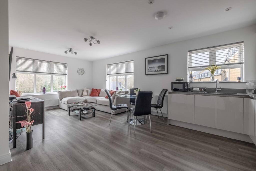Stylish Home @ Virginia Water Lake & Free Parking Englefield Green 外观 照片