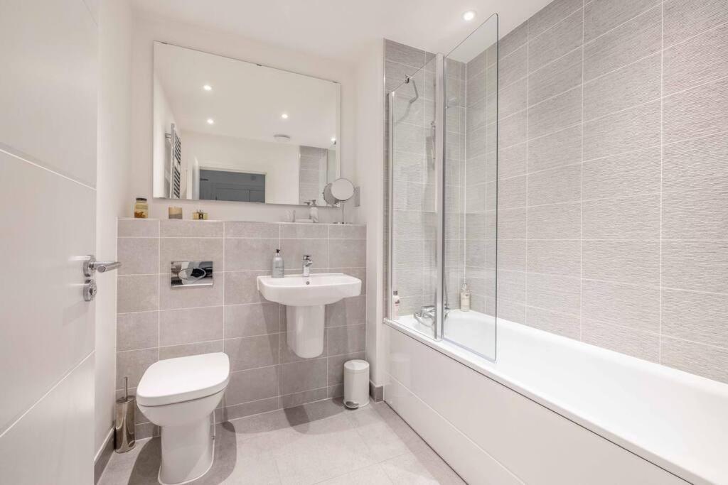 Stylish Home @ Virginia Water Lake & Free Parking Englefield Green 外观 照片