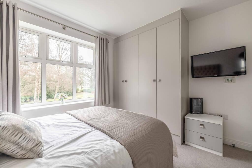 Stylish Home @ Virginia Water Lake & Free Parking Englefield Green 外观 照片