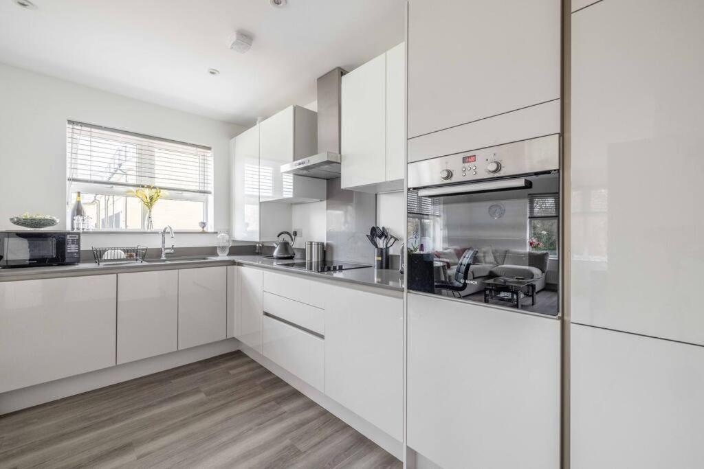 Stylish Home @ Virginia Water Lake & Free Parking Englefield Green 外观 照片