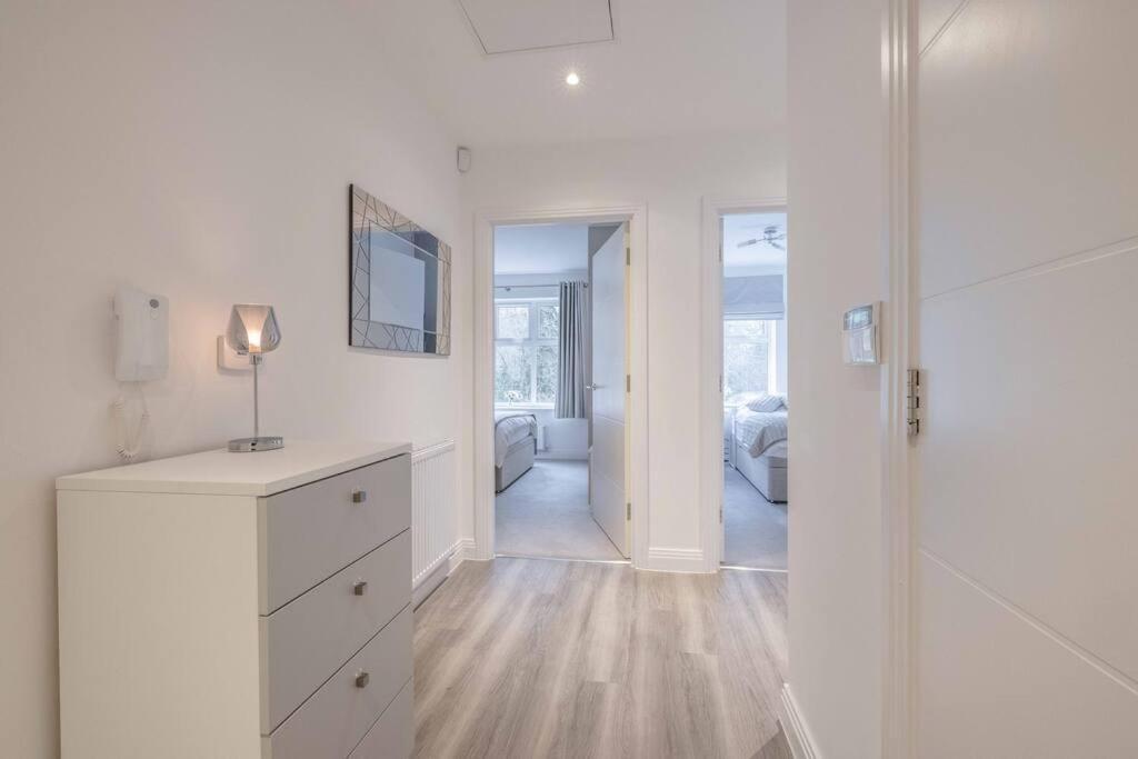 Stylish Home @ Virginia Water Lake & Free Parking Englefield Green 外观 照片