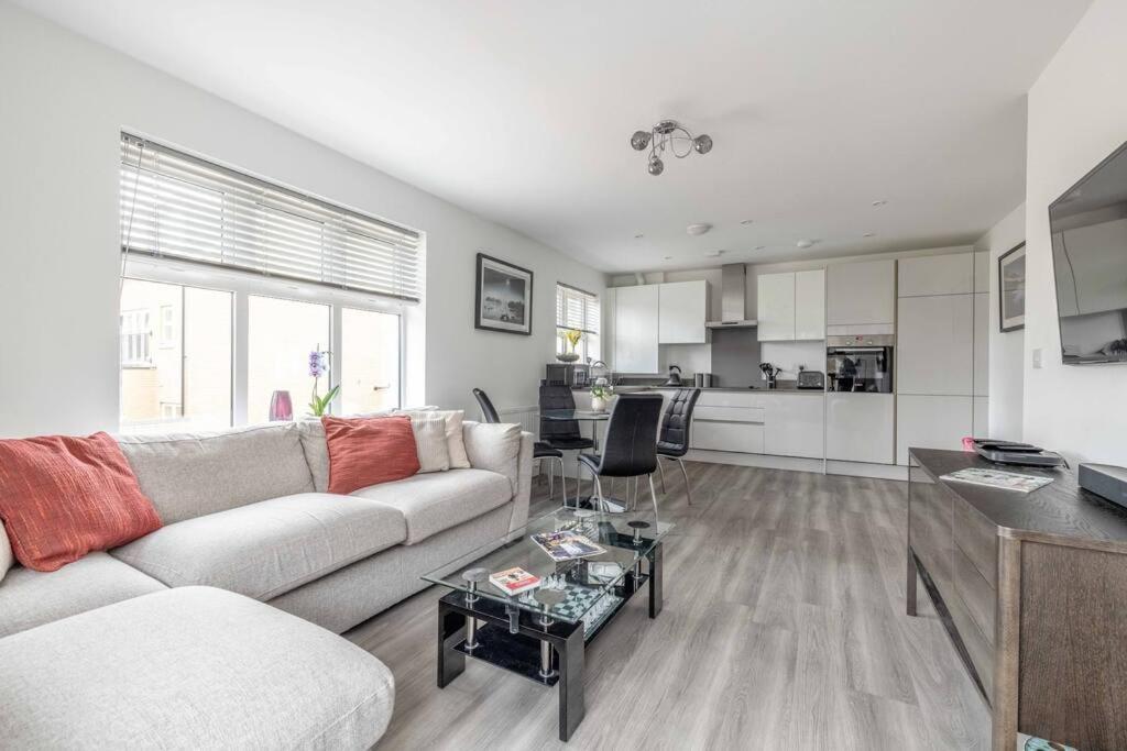 Stylish Home @ Virginia Water Lake & Free Parking Englefield Green 外观 照片