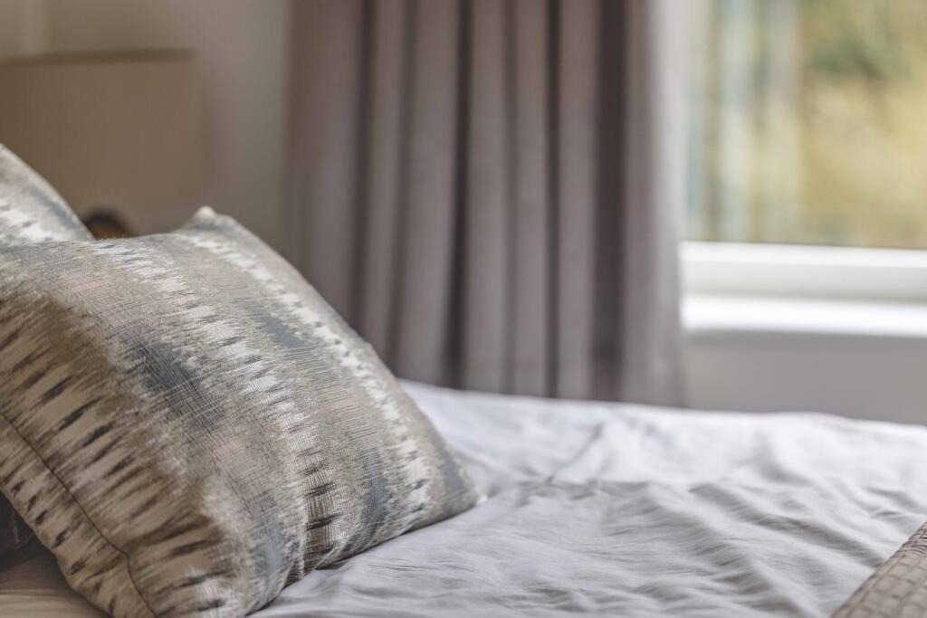Stylish Home @ Virginia Water Lake & Free Parking Englefield Green 外观 照片